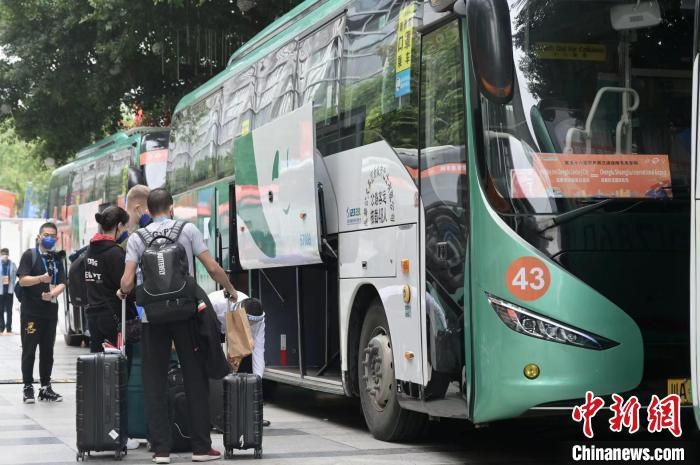 据知名转会记者罗马诺消息，有多家俱乐部有意免签球员。